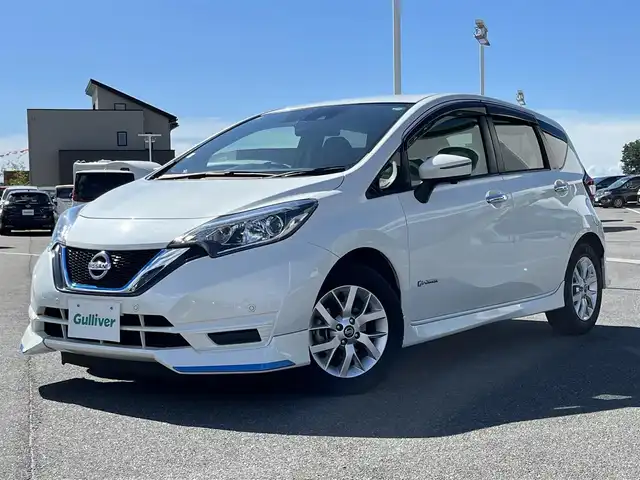 日産 ノート e－パワー X 奈良県 2018(平30)年 3.1万km ブリリアントホワイトパール 純正ナビ/（フルセグ／ＢＴ／ＣＤ／ＤＶＤ）/純正エアロ/全方位モニター/衝突軽減システム/レーンキープアシスト/前後コーナーセンサー/ＬＥＤヘッドライト/オートライト/前方ドライブレコーダー/ＥＴＣ/純正15インチAW/スペアキーX1