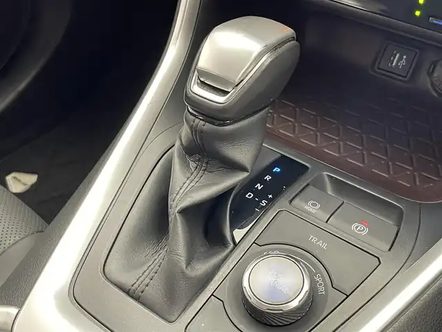 トヨタ ＲＡＶ４ ハイブリッドG 愛知県 2023(令5)年 3.9万km プラチナホワイトパールマイカ 純１０型ナビ　モデリスタ　デジイン　全方位カメラ　ＢＳＭ　電動リヤゲート　セーフティセンス　衝突軽減　オートハイビーム　追従クルコン　電子パーキング　ＥＴＣ２．０　ドラレコ　ステアヒーター