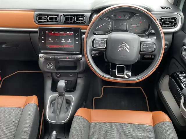 シトロエン シトロエン Ｃ３ インスパイアード by ジャパンコレクション 滋賀県 2020(令2)年 1.8万km 緑Ⅱ 純正ディスプレイオーディオ/　　　　（BT/AM/FM/Appel Carplay）/プッシュスタート/クルコン/バックカメラ/ドラレコ前後/レーンキープアシスト/ドラレコ前後/ETC/スペアキー1本
