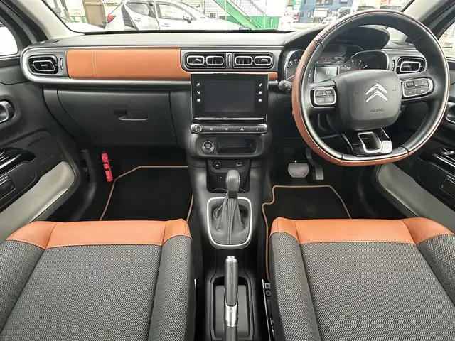 シトロエン シトロエン Ｃ３ インスパイアード by ジャパンコレクション 滋賀県 2020(令2)年 1.8万km 緑Ⅱ 純正ディスプレイオーディオ/　　　　（BT/AM/FM/Appel Carplay）/プッシュスタート/クルコン/バックカメラ/ドラレコ前後/レーンキープアシスト/ドラレコ前後/ETC/スペアキー1本
