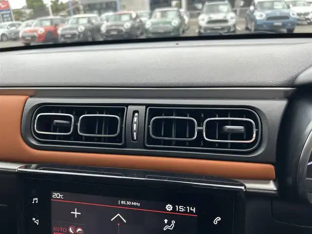 シトロエン シトロエン Ｃ３ インスパイアード by ジャパンコレクション 滋賀県 2020(令2)年 1.8万km アーモンドグリーン 純正ディスプレイオーディオ/　　　　（BT/AM/FM/Appel Carplay）/プッシュスタート/クルコン/バックカメラ/ドラレコ前後/レーンキープアシスト/ドラレコ前後/ETC/スペアキー1本