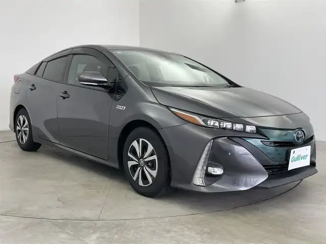 トヨタ プリウス ＰＨＶ A プレミアム 愛知県 2017(平29)年 3.5万km グレーメタリック 純正ナビ/CD DVD フルセグTV Bluetooth/バックカメラ/ドラレコ/ビルトインETC/トヨタセーフティセンス/レーンキープアシスト/レーダークルーズコントロール/パーキングアシスト/オートマチックハイビーム/LEDヘッドライト/オートライト/純正18インチアルミホイール/シートヒーター/ステアリングヒーター/ウィンカーミラー/電動格納ミラー/横滑り防止装置/AC１００V/スマートキー/エンジンプッシュスタート/本革シート/フロアマット/充電器あり