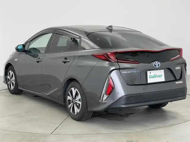 トヨタ プリウス ＰＨＶ A プレミアム 愛知県 2017(平29)年 3.5万km グレーメタリック 純正ナビ/CD DVD フルセグTV Bluetooth/バックカメラ/ドラレコ/ビルトインETC/トヨタセーフティセンス/レーンキープアシスト/レーダークルーズコントロール/パーキングアシスト/オートマチックハイビーム/LEDヘッドライト/オートライト/純正18インチアルミホイール/シートヒーター/ステアリングヒーター/ウィンカーミラー/電動格納ミラー/横滑り防止装置/AC１００V/スマートキー/エンジンプッシュスタート/本革シート/フロアマット/充電器あり