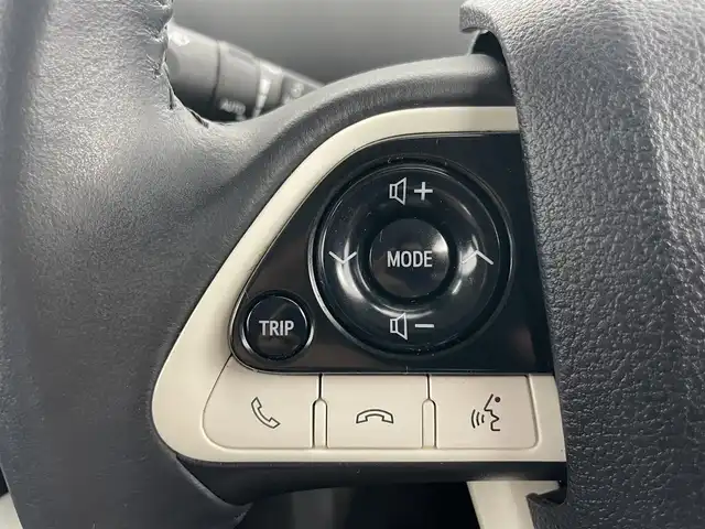 トヨタ プリウス ＰＨＶ A プレミアム 愛知県 2017(平29)年 3.5万km グレーメタリック 純正ナビ/CD DVD フルセグTV Bluetooth/バックカメラ/ドラレコ/ビルトインETC/トヨタセーフティセンス/レーンキープアシスト/レーダークルーズコントロール/パーキングアシスト/オートマチックハイビーム/LEDヘッドライト/オートライト/純正18インチアルミホイール/シートヒーター/ステアリングヒーター/ウィンカーミラー/電動格納ミラー/横滑り防止装置/AC１００V/スマートキー/エンジンプッシュスタート/本革シート/フロアマット/充電器あり