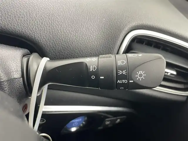 トヨタ プリウス ＰＨＶ A プレミアム 愛知県 2017(平29)年 3.5万km グレーメタリック 純正ナビ/CD DVD フルセグTV Bluetooth/バックカメラ/ドラレコ/ビルトインETC/トヨタセーフティセンス/レーンキープアシスト/レーダークルーズコントロール/パーキングアシスト/オートマチックハイビーム/LEDヘッドライト/オートライト/純正18インチアルミホイール/シートヒーター/ステアリングヒーター/ウィンカーミラー/電動格納ミラー/横滑り防止装置/AC１００V/スマートキー/エンジンプッシュスタート/本革シート/フロアマット/充電器あり