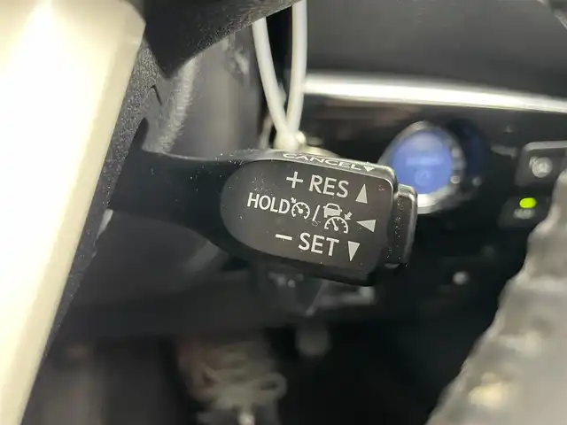 トヨタ プリウス ＰＨＶ A プレミアム 愛知県 2017(平29)年 3.5万km グレーメタリック 純正ナビ/CD DVD フルセグTV Bluetooth/バックカメラ/ドラレコ/ビルトインETC/トヨタセーフティセンス/レーンキープアシスト/レーダークルーズコントロール/パーキングアシスト/オートマチックハイビーム/LEDヘッドライト/オートライト/純正18インチアルミホイール/シートヒーター/ステアリングヒーター/ウィンカーミラー/電動格納ミラー/横滑り防止装置/AC１００V/スマートキー/エンジンプッシュスタート/本革シート/フロアマット/充電器あり