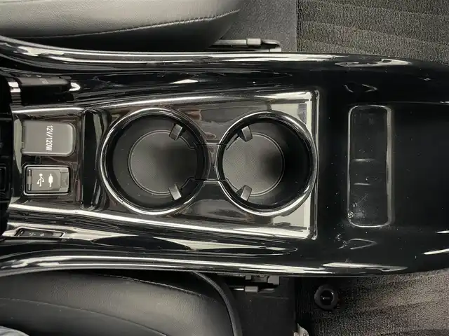 トヨタ プリウス ＰＨＶ A プレミアム 愛知県 2017(平29)年 3.5万km グレーメタリック 純正ナビ/CD DVD フルセグTV Bluetooth/バックカメラ/ドラレコ/ビルトインETC/トヨタセーフティセンス/レーンキープアシスト/レーダークルーズコントロール/パーキングアシスト/オートマチックハイビーム/LEDヘッドライト/オートライト/純正18インチアルミホイール/シートヒーター/ステアリングヒーター/ウィンカーミラー/電動格納ミラー/横滑り防止装置/AC１００V/スマートキー/エンジンプッシュスタート/本革シート/フロアマット/充電器あり
