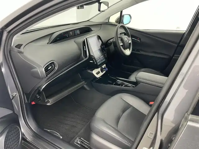 トヨタ プリウス ＰＨＶ A プレミアム 愛知県 2017(平29)年 3.5万km グレーメタリック 純正ナビ/CD DVD フルセグTV Bluetooth/バックカメラ/ドラレコ/ビルトインETC/トヨタセーフティセンス/レーンキープアシスト/レーダークルーズコントロール/パーキングアシスト/オートマチックハイビーム/LEDヘッドライト/オートライト/純正18インチアルミホイール/シートヒーター/ステアリングヒーター/ウィンカーミラー/電動格納ミラー/横滑り防止装置/AC１００V/スマートキー/エンジンプッシュスタート/本革シート/フロアマット/充電器あり