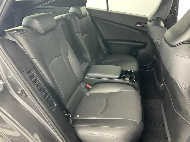 トヨタ プリウス ＰＨＶ A プレミアム 愛知県 2017(平29)年 3.5万km グレーメタリック 純正ナビ/CD DVD フルセグTV Bluetooth/バックカメラ/ドラレコ/ビルトインETC/トヨタセーフティセンス/レーンキープアシスト/レーダークルーズコントロール/パーキングアシスト/オートマチックハイビーム/LEDヘッドライト/オートライト/純正18インチアルミホイール/シートヒーター/ステアリングヒーター/ウィンカーミラー/電動格納ミラー/横滑り防止装置/AC１００V/スマートキー/エンジンプッシュスタート/本革シート/フロアマット/充電器あり