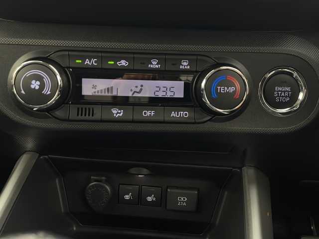 ダイハツ ロッキー プレミアム G 秋田県 2024(令6)年 1.3万km ブラックマイカメタリック 4WD/社外ナビ（Bluetooth/フルセグTV）/ハーフレザーシート/前席シートヒーター/全方位カメラ/バックカメラ/LEDヘッドライト/ワイパーデアイサー/クリアランスソナー/前後ドライブレコーダー/フォグランプ/オートクルーズコントロール/スマートキー/ブレーキホールド/オートライト/エアロ（F/S/R）