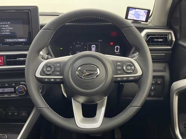 ダイハツ ロッキー プレミアム G 秋田県 2024(令6)年 1.3万km ブラックマイカメタリック 4WD/社外ナビ（Bluetooth/フルセグTV）/ハーフレザーシート/前席シートヒーター/全方位カメラ/バックカメラ/LEDヘッドライト/ワイパーデアイサー/クリアランスソナー/前後ドライブレコーダー/フォグランプ/オートクルーズコントロール/スマートキー/ブレーキホールド/オートライト/エアロ（F/S/R）