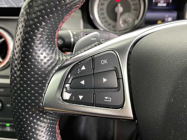 メルセデス・ベンツ ＣＬＡ１８０ Sブレイク　スポーツ 愛知県 2015(平27)年 7.9万km カルサイトホワイト /禁煙車//純正COMANDナビ//フルセグTV//バックカメラ//ETC2.0//パノラミックスライディングルーフ//レーダーセーフティパッケージ//AMGスタイリングパッケージ//CPAプラス//PRE-SAFE//レーンキープアシスト//ブラインドスポットモニター//アダプティブクルーズコントロール//アクティブパーキングアシスト//パークトロニック//バイキセノンヘッドライト//オートライト//ヘッドライトウォッシャー//リヤフォグランプ//パワーバックドア//レザーDINAMICAシート//運転席パワーシート(メモリー機能付)//前席シートヒーター//アンビエントライト//純正18インチAMG5ツインスポークアルミホイール//純正フロアマット//革巻きステアリング//ステアリングスイッチ//パドルシフト//プッシュスタート//電動格納ミラー(リバース連動機能付)//電子パーキングブレーキ//ブレーキホールド//横滑り防止装置//イモビライザー//新車保証書・取扱説明書