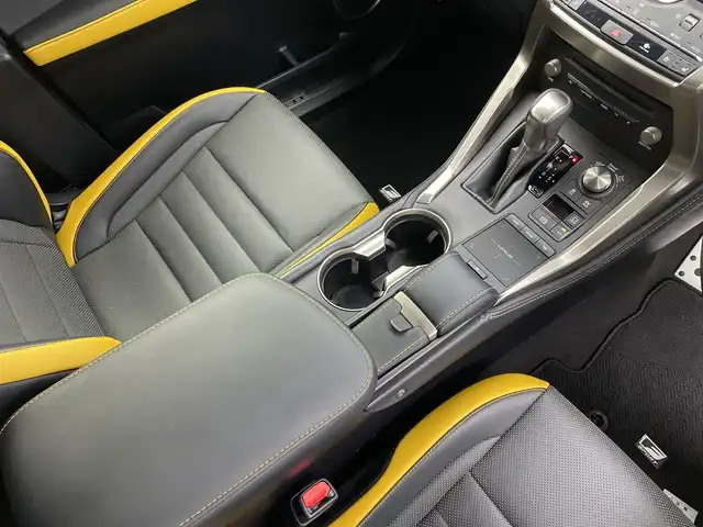 レクサス ＮＸ 300h Fスポーツ 新潟県 2020(令2)年 2.6万km ホワイトノーヴァガラスフレーク 純正メーカーOPナビ/サンルーフ/レクサスセーフティシステム/プリクラッシュセーフティ/レーダークルーズコントロール/レーンキープアシスト/パーキングサポートブレーキ/ブラインドスポットモニター/パノラミックビューモニター/パワーバックドア/ビルトインETC/フルセグTV/Bluetooth/レザーシート/エアシート/シートヒーター/ステアリングヒーター/ステアリングスイッチ/革巻きステアリング/オートライト/オートハイビーム/3眼LEDヘッドライト/純正フロアマット