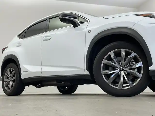 レクサス ＮＸ 300h Fスポーツ 新潟県 2020(令2)年 2.6万km ホワイトノーヴァガラスフレーク 純正メーカーOPナビ/サンルーフ/レクサスセーフティシステム/プリクラッシュセーフティ/レーダークルーズコントロール/レーンキープアシスト/パーキングサポートブレーキ/ブラインドスポットモニター/パノラミックビューモニター/パワーバックドア/ビルトインETC/フルセグTV/Bluetooth/レザーシート/エアシート/シートヒーター/ステアリングヒーター/ステアリングスイッチ/革巻きステアリング/オートライト/オートハイビーム/3眼LEDヘッドライト/純正フロアマット