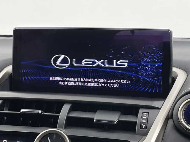 レクサス ＮＸ 300h Fスポーツ 新潟県 2020(令2)年 2.6万km ホワイトノーヴァガラスフレーク 純正メーカーOPナビ/サンルーフ/レクサスセーフティシステム/プリクラッシュセーフティ/レーダークルーズコントロール/レーンキープアシスト/パーキングサポートブレーキ/ブラインドスポットモニター/パノラミックビューモニター/パワーバックドア/ビルトインETC/フルセグTV/Bluetooth/レザーシート/エアシート/シートヒーター/ステアリングヒーター/ステアリングスイッチ/革巻きステアリング/オートライト/オートハイビーム/3眼LEDヘッドライト/純正フロアマット