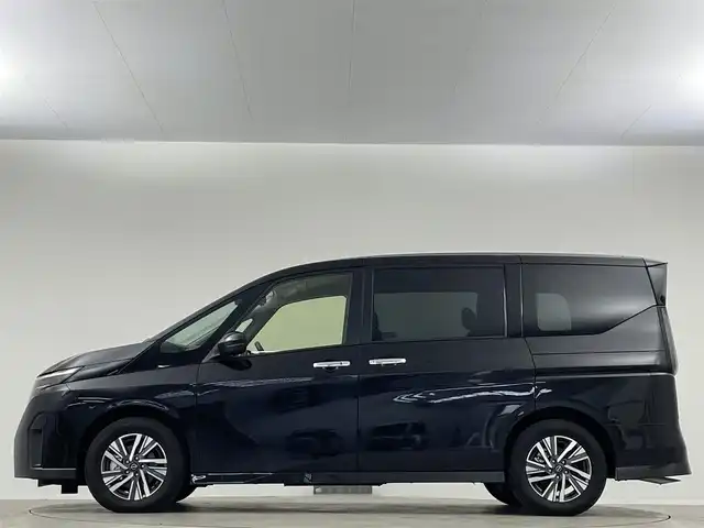 日産 セレナ e－パワー ハイウェイスター V 埼玉県 2024(令6)年 0.4万km ダイヤモンドブラック プロパイロット 純正１２．３インチナビ　アラウンドビューモニター　デジタルインナーミラー　ブラインドスポットモニター　シートヒーター 前後ドライブレコーダー スペアキー 100V電源 オートハイビーム