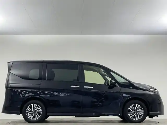 日産 セレナ e－パワー ハイウェイスター V 埼玉県 2024(令6)年 0.4万km ダイヤモンドブラック プロパイロット 純正１２．３インチナビ　アラウンドビューモニター　デジタルインナーミラー　ブラインドスポットモニター　シートヒーター 前後ドライブレコーダー スペアキー 100V電源 オートハイビーム
