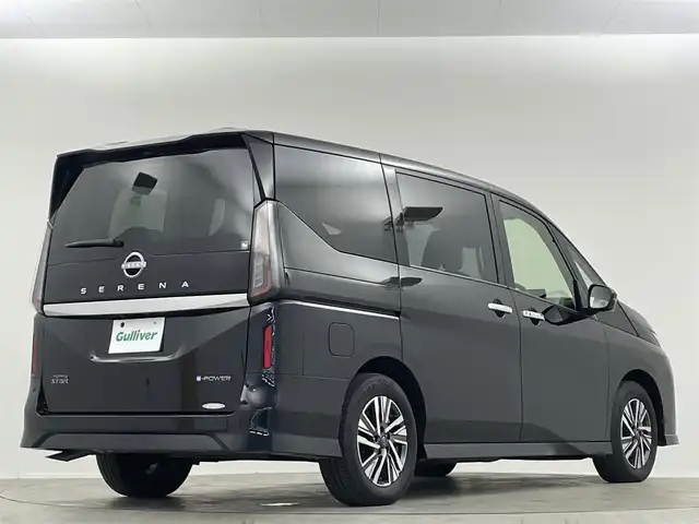 日産 セレナ e－パワー ハイウェイスター V 埼玉県 2024(令6)年 0.4万km ダイヤモンドブラック プロパイロット 純正１２．３インチナビ　アラウンドビューモニター　デジタルインナーミラー　ブラインドスポットモニター　シートヒーター 前後ドライブレコーダー スペアキー 100V電源 オートハイビーム