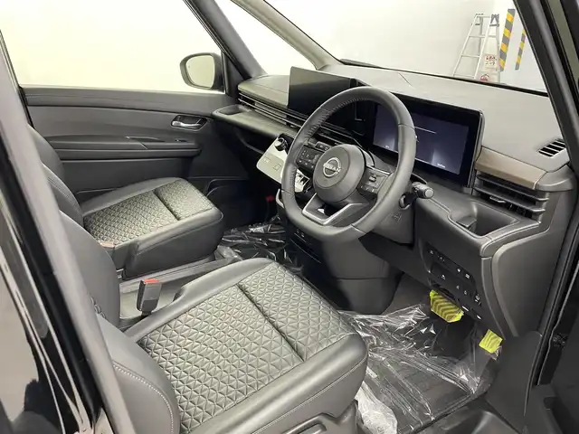 日産 セレナ e－パワー ハイウェイスター V 埼玉県 2024(令6)年 0.4万km ダイヤモンドブラック プロパイロット 純正１２．３インチナビ　アラウンドビューモニター　デジタルインナーミラー　ブラインドスポットモニター　シートヒーター 前後ドライブレコーダー スペアキー 100V電源 オートハイビーム