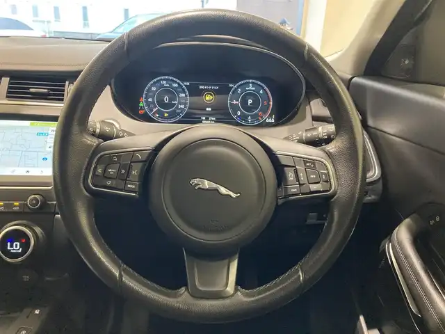 ジャガー Ｅペース 熊本県 2019(令1)年 4万km 黒 ブラックフルレザーシート/シートヒーター/パワーシート/アダプティブクルーズコントロール/純正メモリナビ/360°カメラ/コーナーセンサー/パーキングアシスト/AppleCarPlay/androidauto/Bluetooth/USB/自動トランクドア/ブラインドスポットモニター/電動格納ミラー