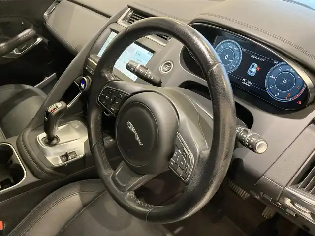 ジャガー Ｅペース 熊本県 2019(令1)年 4万km 黒 ブラックフルレザーシート/シートヒーター/パワーシート/アダプティブクルーズコントロール/純正メモリナビ/360°カメラ/コーナーセンサー/パーキングアシスト/AppleCarPlay/androidauto/Bluetooth/USB/自動トランクドア/ブラインドスポットモニター/電動格納ミラー