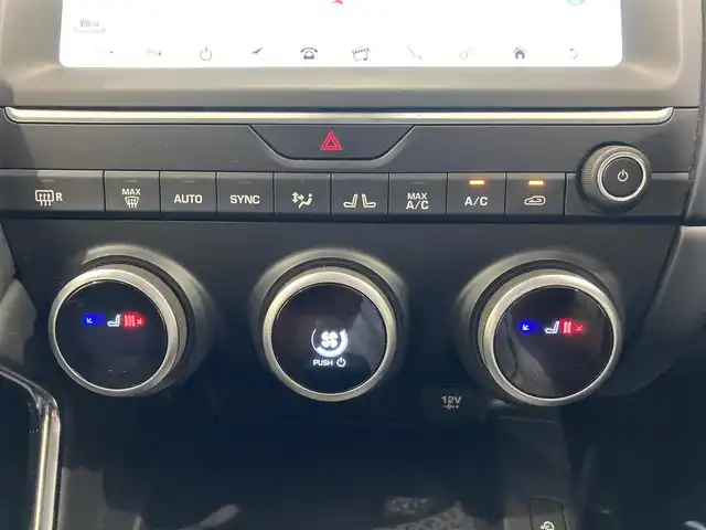 ジャガー Ｅペース 熊本県 2019(令1)年 4万km 黒 ブラックフルレザーシート/シートヒーター/パワーシート/アダプティブクルーズコントロール/純正メモリナビ/360°カメラ/コーナーセンサー/パーキングアシスト/AppleCarPlay/androidauto/Bluetooth/USB/自動トランクドア/ブラインドスポットモニター/電動格納ミラー