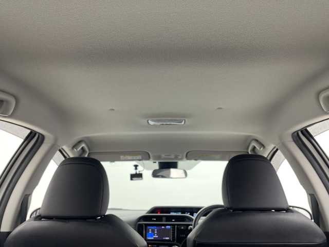 トヨタ アクア G G’s 群馬県 2016(平28)年 3.3万km ライムホワイトパールクリスタルシャイン 純正ナビ　バックカメラ　ビルトインＥＴＣ　ドラレコ　衝突被害軽減ブレーキ　レーンアシスト　クルーズコントロール　ＬＥＤヘッドライト　オートハイビーム　ハーフレザーシート　スマートキー　禁煙車