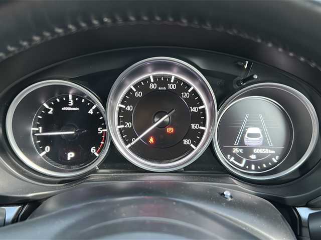 マツダ ＣＸ－５ XD プロアクティブ 広島県 2019(平31)年 6.1万km スノーフレイクホワイトパールマイカ 禁煙/ＣＤ／ＤＶＤプレーヤー＋地上デジタルＴＶチューナー（フルセグ）/３６０°ビュー・モニター＋フロントパーキングセンサー（センター／コーナー）/SBS/SCBS /交通標識認識/ドライバーアテンションアラート/レーンキープアシスト/レーダークルーズコントロール/コーナーセンサー/BSM/HUD/マツダコネクトナビ/・フルセグ/CD/DVD/Bluetooth/AUX/USB/後席モニター（Qrion）/パワーバックドア/パワーシート／シートメモリー/革巻きステアリング/ステアリングスイッチ/LEDヘッドライト/オートライト/トノカバー/ドアバイザー/純正ドライブレコーダー/ETC/純正19インチアルミホイール/W+サイド+カーテンエアバック