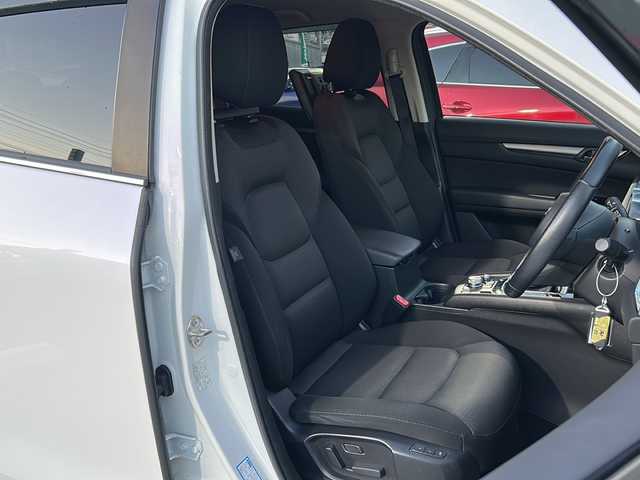 マツダ ＣＸ－５ XD プロアクティブ 広島県 2019(平31)年 6.1万km スノーフレイクホワイトパールマイカ 禁煙/ＣＤ／ＤＶＤプレーヤー＋地上デジタルＴＶチューナー（フルセグ）/３６０°ビュー・モニター＋フロントパーキングセンサー（センター／コーナー）/SBS/SCBS /交通標識認識/ドライバーアテンションアラート/レーンキープアシスト/レーダークルーズコントロール/コーナーセンサー/BSM/HUD/マツダコネクトナビ/・フルセグ/CD/DVD/Bluetooth/AUX/USB/後席モニター（Qrion）/パワーバックドア/パワーシート／シートメモリー/革巻きステアリング/ステアリングスイッチ/LEDヘッドライト/オートライト/トノカバー/ドアバイザー/純正ドライブレコーダー/ETC/純正19インチアルミホイール/W+サイド+カーテンエアバック