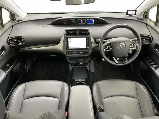 トヨタ プリウス S ツーリングセレ ブラックED 岡山県 2021(令3)年 3.8万km プラチナホワイトパールマイカ 純正８インチディスプレイオーディオ/ＡＣ１００Ｖ電源/ビルトインＥＴＣ/ドライブレコーダー（前/後）/バックカメラ/追従型クルーズコントロール/合皮シート/シートヒーター（運転席/助手席）/衝突軽減ブレーキ/コーナーセンサー（前/後）/LEDヘッドライト/オートライト/オートハイビーム/フォグランプ/禁煙車/純正17インチAW/スマートキー×1/新車保証書/スペアキー×１