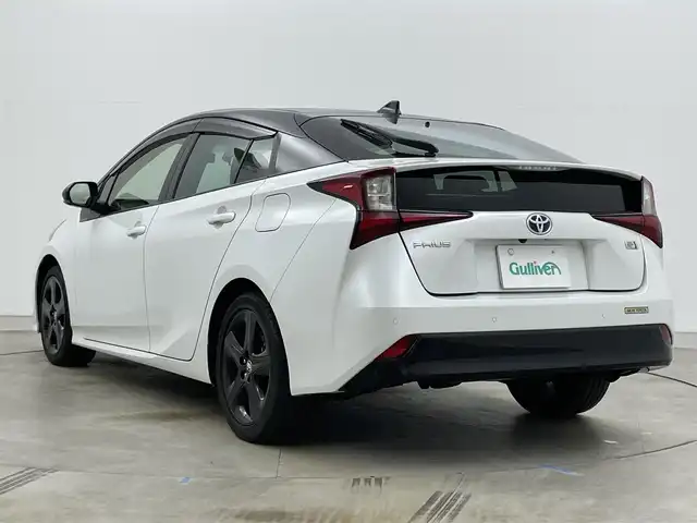 トヨタ プリウス S ツーリングセレ ブラックED 岡山県 2021(令3)年 3.8万km プラチナホワイトパールマイカ 純正８インチディスプレイオーディオ/ＡＣ１００Ｖ電源/ビルトインＥＴＣ/ドライブレコーダー（前/後）/バックカメラ/追従型クルーズコントロール/合皮シート/シートヒーター（運転席/助手席）/衝突軽減ブレーキ/コーナーセンサー（前/後）/LEDヘッドライト/オートライト/オートハイビーム/フォグランプ/禁煙車/純正17インチAW/スマートキー×1/新車保証書/スペアキー×１