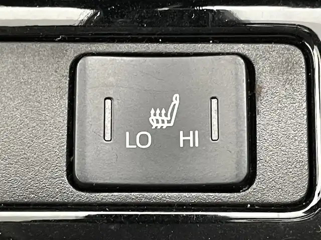 トヨタ プリウス S ツーリングセレ ブラックED 岡山県 2021(令3)年 3.8万km プラチナホワイトパールマイカ 純正８インチディスプレイオーディオ/ＡＣ１００Ｖ電源/ビルトインＥＴＣ/ドライブレコーダー（前/後）/バックカメラ/追従型クルーズコントロール/合皮シート/シートヒーター（運転席/助手席）/衝突軽減ブレーキ/コーナーセンサー（前/後）/LEDヘッドライト/オートライト/オートハイビーム/フォグランプ/禁煙車/純正17インチAW/スマートキー×1/新車保証書/スペアキー×１