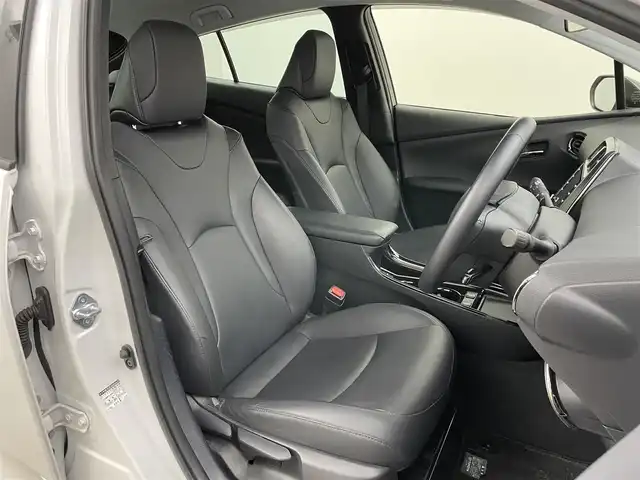 トヨタ プリウス S ツーリングセレ ブラックED 岡山県 2021(令3)年 3.8万km プラチナホワイトパールマイカ 純正８インチディスプレイオーディオ/ＡＣ１００Ｖ電源/ビルトインＥＴＣ/ドライブレコーダー（前/後）/バックカメラ/追従型クルーズコントロール/合皮シート/シートヒーター（運転席/助手席）/衝突軽減ブレーキ/コーナーセンサー（前/後）/LEDヘッドライト/オートライト/オートハイビーム/フォグランプ/禁煙車/純正17インチAW/スマートキー×1/新車保証書/スペアキー×１