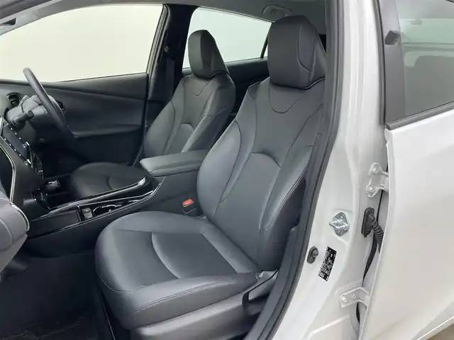 トヨタ プリウス S ツーリングセレ ブラックED 岡山県 2021(令3)年 3.8万km プラチナホワイトパールマイカ 純正８インチディスプレイオーディオ/ＡＣ１００Ｖ電源/ビルトインＥＴＣ/ドライブレコーダー（前/後）/バックカメラ/追従型クルーズコントロール/合皮シート/シートヒーター（運転席/助手席）/衝突軽減ブレーキ/コーナーセンサー（前/後）/LEDヘッドライト/オートライト/オートハイビーム/フォグランプ/禁煙車/純正17インチAW/スマートキー×1/新車保証書/スペアキー×１