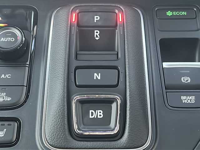 ホンダ ステップワゴン eHEV エアー EX 三重県 2025(令7)年 0.1千km プラチナホワイトパール 登録済未使用車/純正11.4型ナビ、フルセグTV/純正CD、DVD再生、Bluetooth/両側パワースライドドア/追従型クルーズコントロール/ブラインドスポットモニター/レーンキープ/パワーバックドア/シートヒーター/コーナーセンサー/スマートキー/プッシュスタート/パドルシフト/LEDオートライト/フォグランプ/オートホールド/USB、タイプC給電