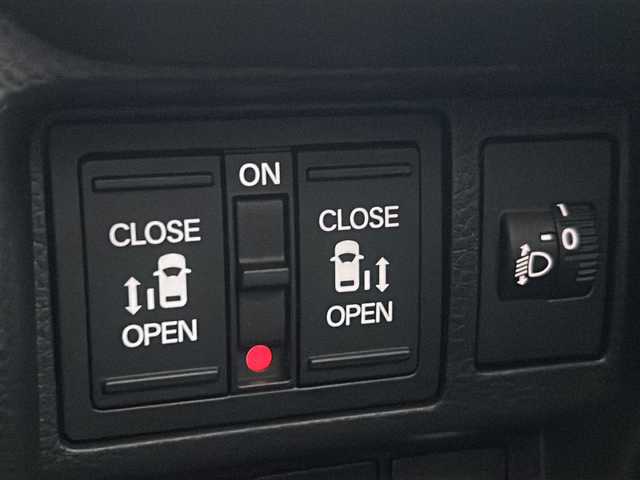 ホンダ ステップワゴン eHEV エアー EX 三重県 2025(令7)年 0.1千km プラチナホワイトパール 登録済未使用車/純正11.4型ナビ、フルセグTV/純正CD、DVD再生、Bluetooth/両側パワースライドドア/追従型クルーズコントロール/ブラインドスポットモニター/レーンキープ/パワーバックドア/シートヒーター/コーナーセンサー/スマートキー/プッシュスタート/パドルシフト/LEDオートライト/フォグランプ/オートホールド/USB、タイプC給電