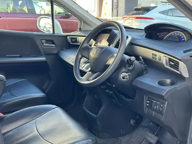 ホンダ フリード FLEX 愛知県 2011(平23)年 12.2万km プレミアムホワイトパール ワンオーナー/左リアパワースライドア/純正HDDナビ〈VXH-112VS〉/・DVD／ワンセグTV/バックカメラ/アンテナ分離型ETC/前方ドライブレコーダー〈FT-DR100S〉/社外レザー調シートカバー/社外15インチAW