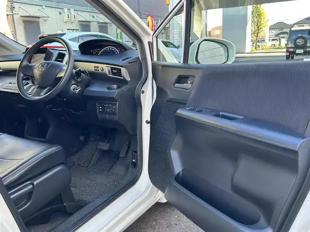 ホンダ フリード FLEX 愛知県 2011(平23)年 12.2万km プレミアムホワイトパール ワンオーナー/左リアパワースライドア/純正HDDナビ〈VXH-112VS〉/・DVD／ワンセグTV/バックカメラ/アンテナ分離型ETC/前方ドライブレコーダー〈FT-DR100S〉/社外レザー調シートカバー/社外15インチAW