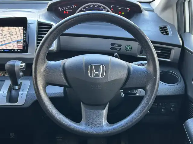 ホンダ フリード FLEX 愛知県 2011(平23)年 12.2万km プレミアムホワイトパール ワンオーナー/左リアパワースライドア/純正HDDナビ〈VXH-112VS〉/・DVD／ワンセグTV/バックカメラ/アンテナ分離型ETC/前方ドライブレコーダー〈FT-DR100S〉/社外レザー調シートカバー/社外15インチAW