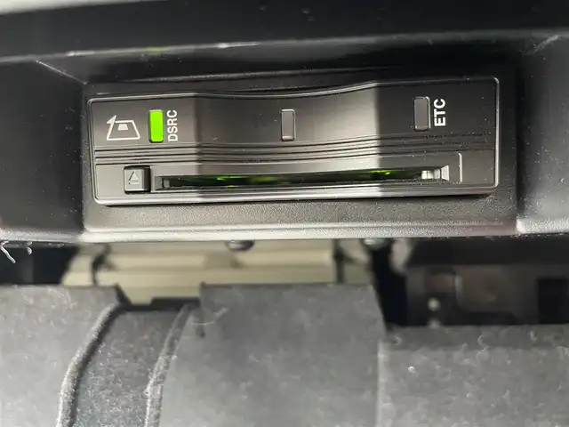 ランドローバー ランドローバー ディスカバリー HSE 静岡県 2018(平30)年 2万km グレー サンルーフ/コリスグレー/MERIDIANスピーカー/ダイナミックデザインパック/・コントラストルーフ/・ダイナミックエクステリア/シートパック/・12ウェイ運転席/・10ウェイ助手席/・グレインレザーシート/・運転席メモリー付きシート/エアサスペンション /シートヒーター /純正ナビ/(Bluetooth/AppleCarPlay/AndroidAuto/USB)/ACC/電動リアゲート/オートマチックハイビーム/360°カメラ/ETC/ドライブレコーダー