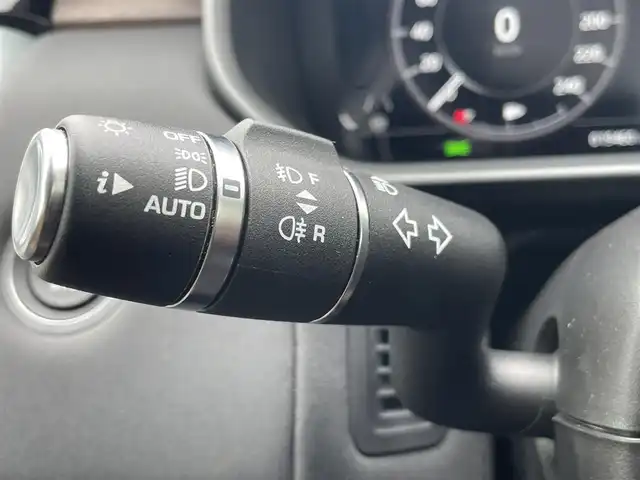 ランドローバー ランドローバー ディスカバリー HSE 静岡県 2018(平30)年 2万km グレー サンルーフ/コリスグレー/MERIDIANスピーカー/ダイナミックデザインパック/・コントラストルーフ/・ダイナミックエクステリア/シートパック/・12ウェイ運転席/・10ウェイ助手席/・グレインレザーシート/・運転席メモリー付きシート/エアサスペンション /シートヒーター /純正ナビ/(Bluetooth/AppleCarPlay/AndroidAuto/USB)/ACC/電動リアゲート/オートマチックハイビーム/360°カメラ/ETC/ドライブレコーダー