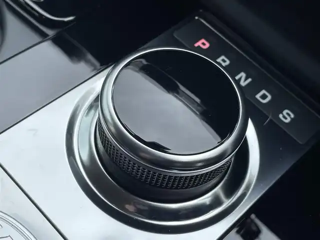 ランドローバー ランドローバー ディスカバリー HSE 静岡県 2018(平30)年 2万km グレー サンルーフ/コリスグレー/MERIDIANスピーカー/ダイナミックデザインパック/・コントラストルーフ/・ダイナミックエクステリア/シートパック/・12ウェイ運転席/・10ウェイ助手席/・グレインレザーシート/・運転席メモリー付きシート/エアサスペンション /シートヒーター /純正ナビ/(Bluetooth/AppleCarPlay/AndroidAuto/USB)/ACC/電動リアゲート/オートマチックハイビーム/360°カメラ/ETC/ドライブレコーダー