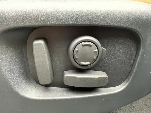 ランドローバー ランドローバー ディスカバリー HSE 静岡県 2018(平30)年 2万km グレー サンルーフ/コリスグレー/MERIDIANスピーカー/ダイナミックデザインパック/・コントラストルーフ/・ダイナミックエクステリア/シートパック/・12ウェイ運転席/・10ウェイ助手席/・グレインレザーシート/・運転席メモリー付きシート/エアサスペンション /シートヒーター /純正ナビ/(Bluetooth/AppleCarPlay/AndroidAuto/USB)/ACC/電動リアゲート/オートマチックハイビーム/360°カメラ/ETC/ドライブレコーダー