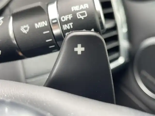 ランドローバー ランドローバー ディスカバリー HSE 静岡県 2018(平30)年 2万km グレー サンルーフ/コリスグレー/MERIDIANスピーカー/ダイナミックデザインパック/・コントラストルーフ/・ダイナミックエクステリア/シートパック/・12ウェイ運転席/・10ウェイ助手席/・グレインレザーシート/・運転席メモリー付きシート/エアサスペンション /シートヒーター /純正ナビ/(Bluetooth/AppleCarPlay/AndroidAuto/USB)/ACC/電動リアゲート/オートマチックハイビーム/360°カメラ/ETC/ドライブレコーダー