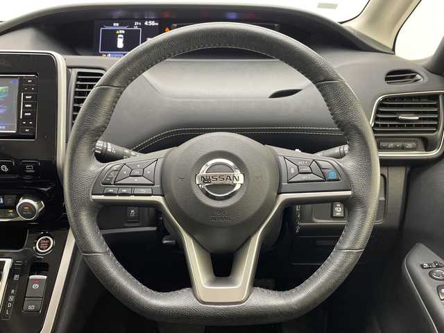 日産 セレナ ハイウェイスター Vセレクション 愛知県 2018(平30)年 6万km ブリリアントホワイトパール プロパイロット/SDナビ/フリップダウンモニター/全方位カメラ/両側パワースライドドア/レーダークルーズコントロール/コーナーセンサー/純正アルミホイール/LEDヘッドライト/リアオートエアコン/衝突軽減システム/フルセグ/CD DVD/Bluetooth/ステアリングスイッチ/スマートキー/プッシュスタート