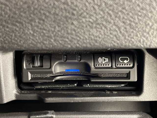 日産 セレナ ハイウェイスター Vセレクション 愛知県 2018(平30)年 6万km ブリリアントホワイトパール プロパイロット/SDナビ/フリップダウンモニター/全方位カメラ/両側パワースライドドア/レーダークルーズコントロール/コーナーセンサー/純正アルミホイール/LEDヘッドライト/リアオートエアコン/衝突軽減システム/フルセグ/CD DVD/Bluetooth/ステアリングスイッチ/スマートキー/プッシュスタート