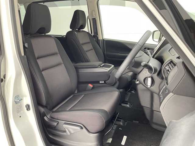 日産 セレナ ハイウェイスター Vセレクション 愛知県 2018(平30)年 6万km ブリリアントホワイトパール プロパイロット/SDナビ/フリップダウンモニター/全方位カメラ/両側パワースライドドア/レーダークルーズコントロール/コーナーセンサー/純正アルミホイール/LEDヘッドライト/リアオートエアコン/衝突軽減システム/フルセグ/CD DVD/Bluetooth/ステアリングスイッチ/スマートキー/プッシュスタート