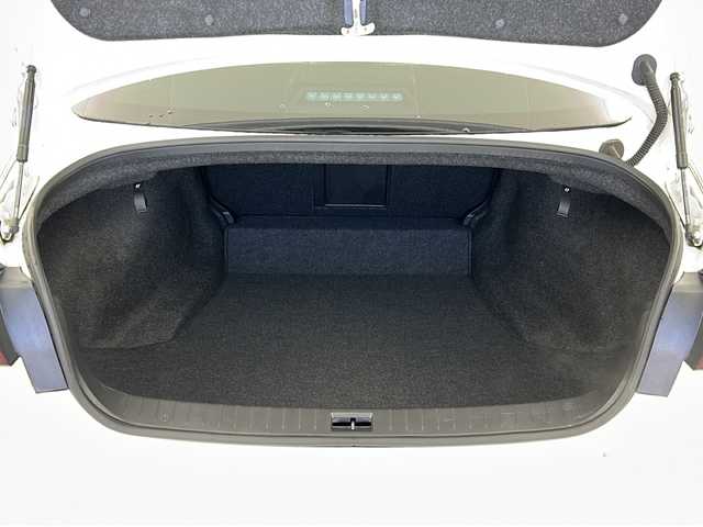 日産 スカイライン 400R 宮城県 2021(令3)年 7万km ブリリアントホワイトパール 禁煙車/BOSEサウンドスピーカー/エマージェンシーブレーキ/車線逸脱警報/アダプティブクルーズコントロール/ブラインドスポットモニター/セーフティシールド/アラウンドビューモニター/純正ナビ/・CD.DVD.SD.BT/フルセグTV/白本革シート/・前席パワーシート（D席シートメモリー）/・前席シートヒーター/ビルトインETC2.0/パドルシフト/ステアリングスイッチ/LEDヘッドライト/フォグランプ/プッシュスタート/スマートキー2個/レッドキャリパー/純正19インチアルミホイール/純正フロアマット