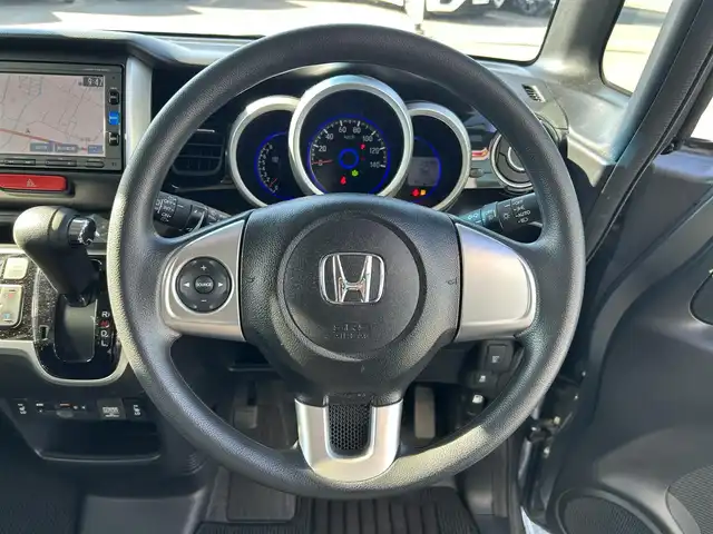 ホンダ Ｎ ＢＯＸ カスタム SSパッケージ 和歌山県 2017(平29)年 1.1万km シャイニンググレーM 純正ナビ/(AM/FM/CD/DVD/Bluetooth/TV)/バックカメラ/横滑り防止機能/シートヒーター/オートライト/両側パワースライドドア/ビルトインETC/ECON/ステアリングスイッチ/パワーウインドウ/プッシュスタート/スマートキー/電動格納ミラー/純正AW