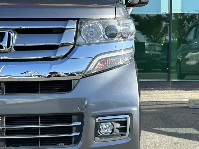 ホンダ Ｎ ＢＯＸ カスタム SSパッケージ 和歌山県 2017(平29)年 1.1万km シャイニンググレーM 純正ナビ/(AM/FM/CD/DVD/Bluetooth/TV)/バックカメラ/横滑り防止機能/シートヒーター/オートライト/両側パワースライドドア/ビルトインETC/ECON/ステアリングスイッチ/パワーウインドウ/プッシュスタート/スマートキー/電動格納ミラー/純正AW